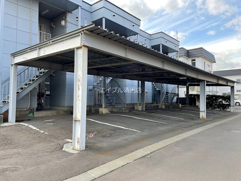 シャトル1DK 駐車場