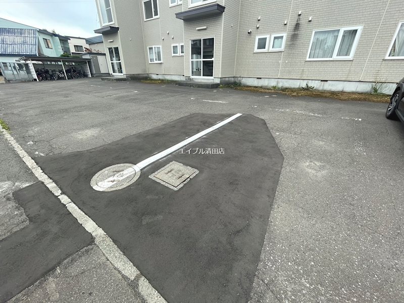 パークシテーフジサワＡ 駐車場