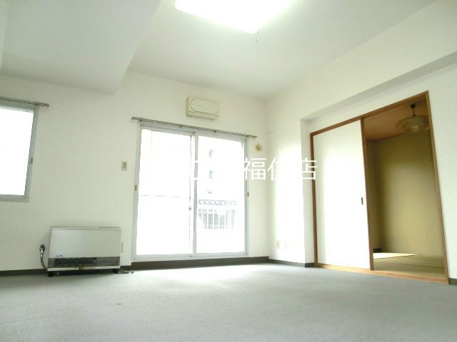北海道札幌市豊平区福住二条４丁目 リビング