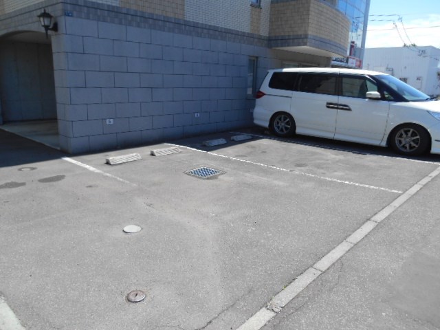 アクアトピア真栄 駐車場