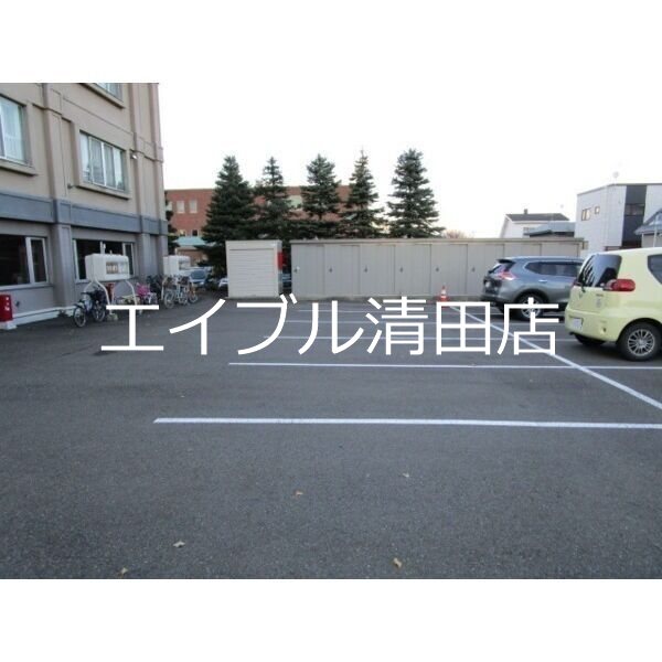 ブールヴァール平岡 駐車場