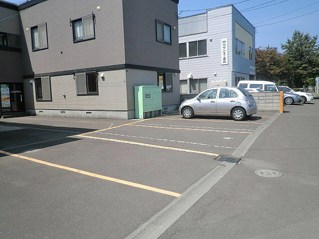 フリーダム1-7 駐車場