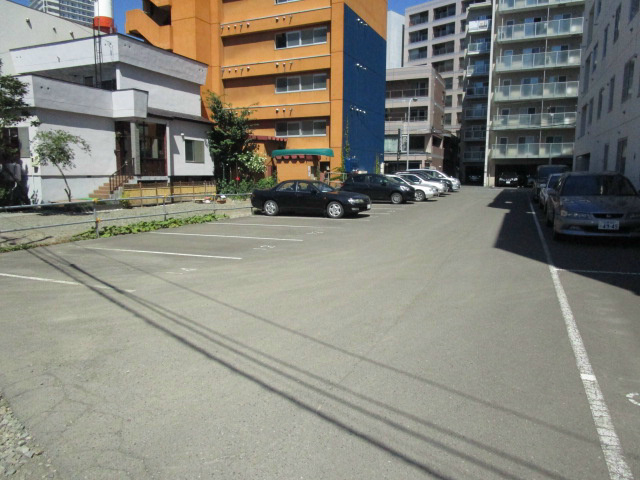 ヴァンガードマンション 駐車場