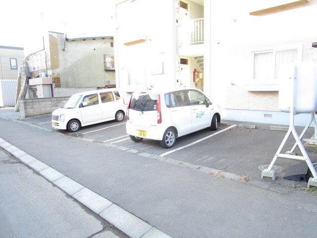 アイリス31 駐車場