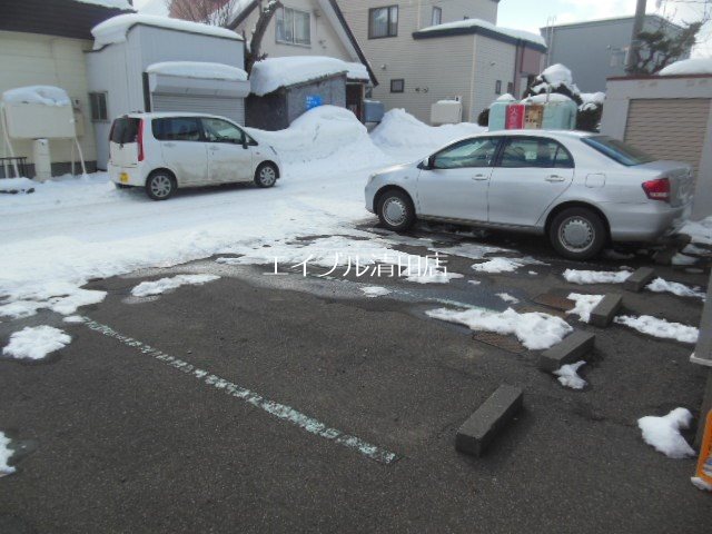 サン・グレース北野 駐車場