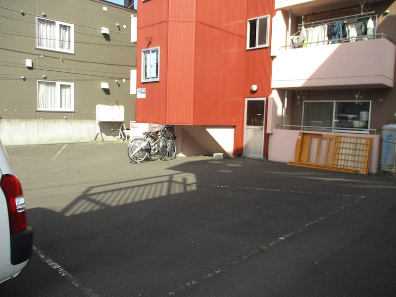 コーポげんじ北８条 駐車場