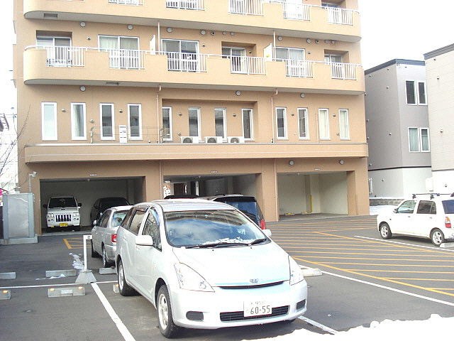 北海道札幌市東区北三十二条東１６丁目 エントランス