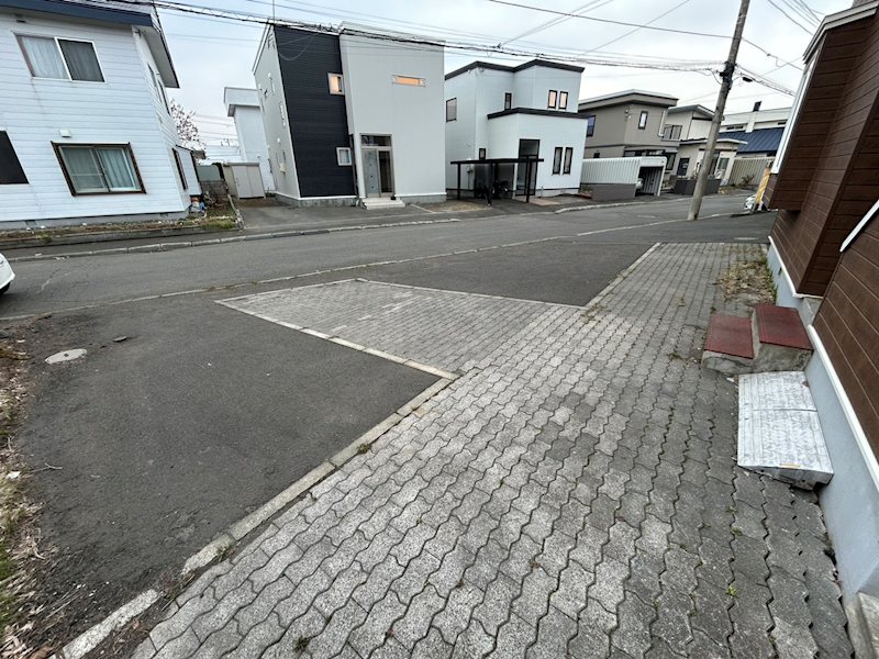 αNEXTウールー 駐車場