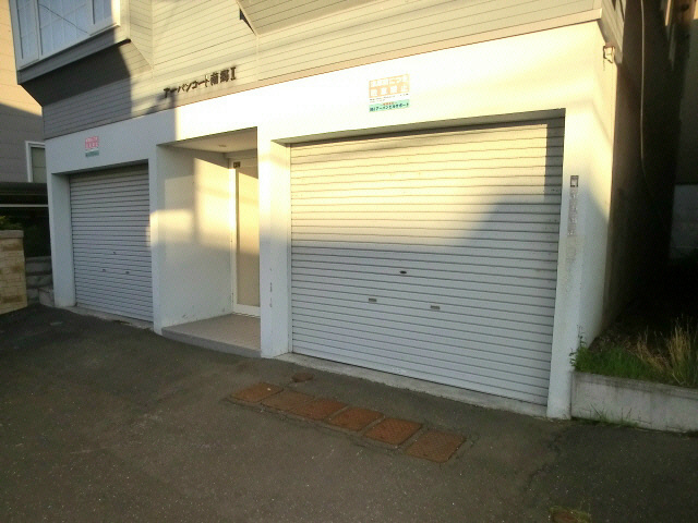 アーバンコート南郷１ 駐車場