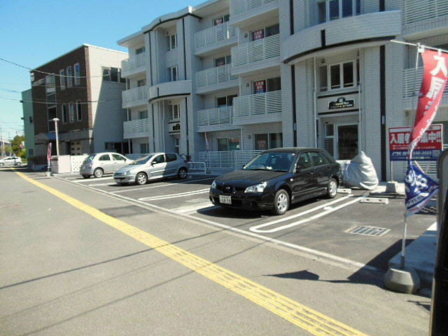 グランメール新道東駅Ⅱ 駐車場