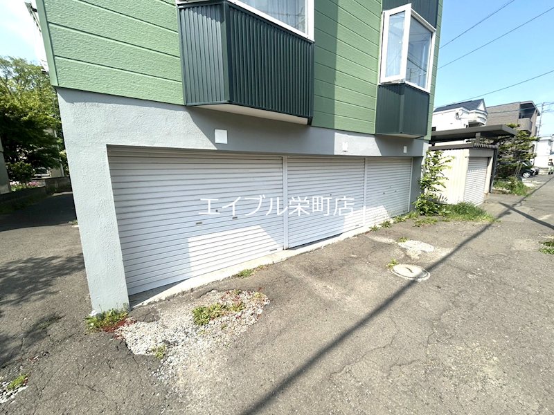 ヴィラパークサイド 駐車場