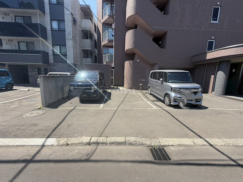 ドリームアベニュー広和№１６ 駐車場