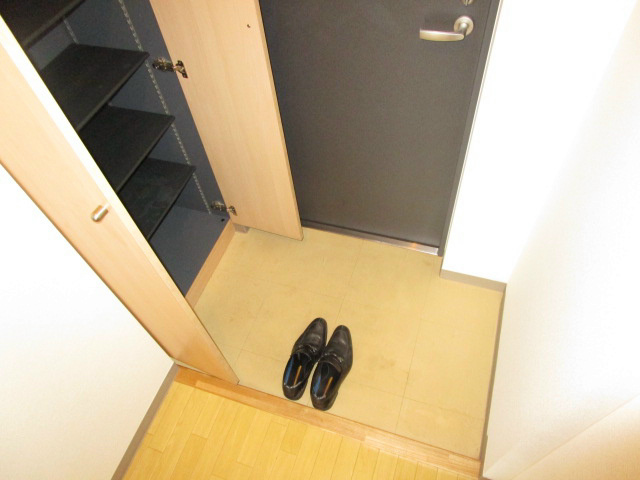 シャリテ元町 玄関