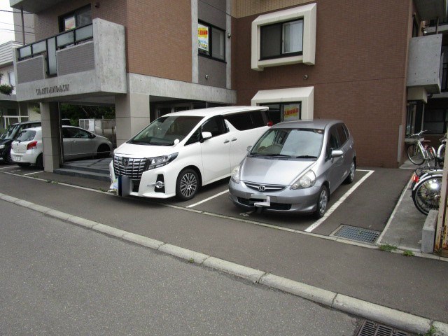 シャリテ元町 駐車場
