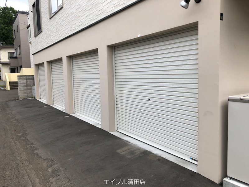 エルズカーサⅢ 駐車場