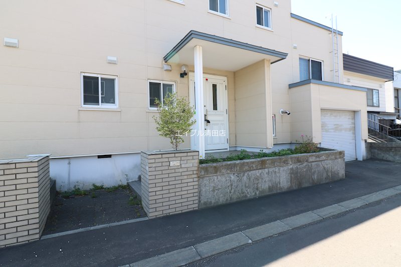 大曲幸町１丁目貸家 エントランス