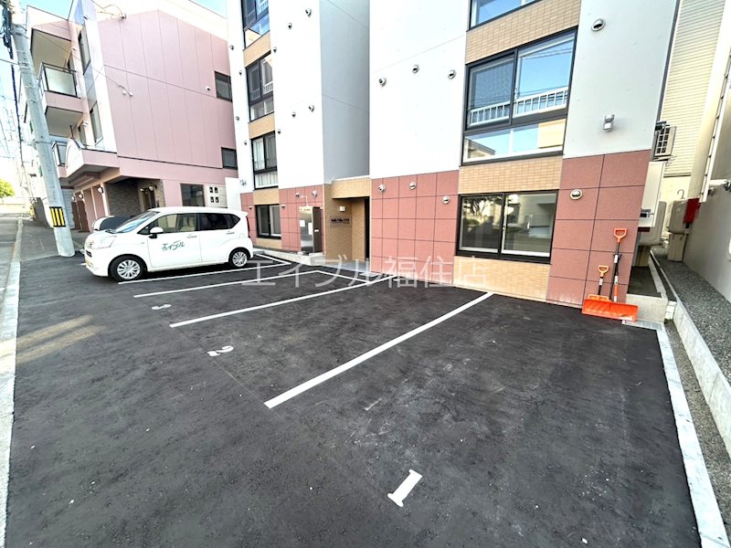 サリーヴィラ月寒東 駐車場