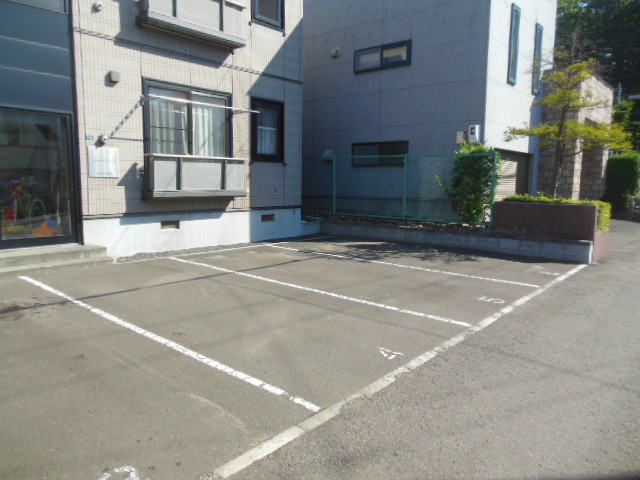 シャーメゾンリラ 駐車場