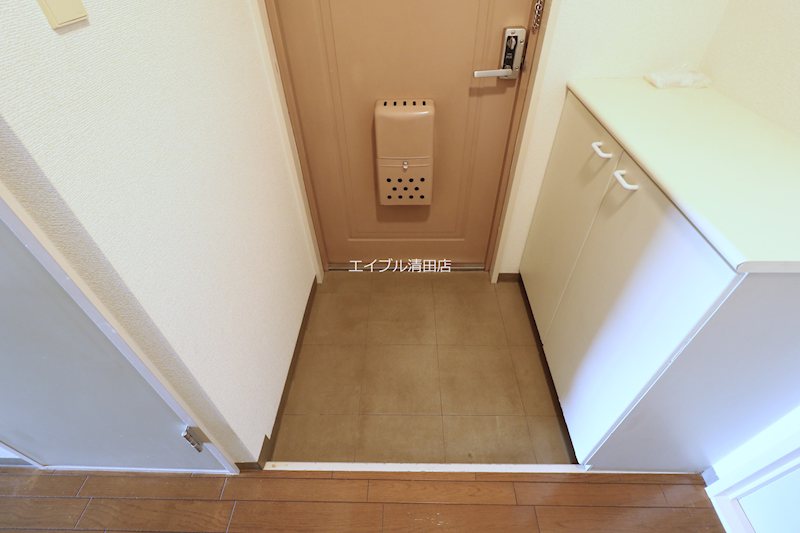 パスウェイ弐番館 玄関