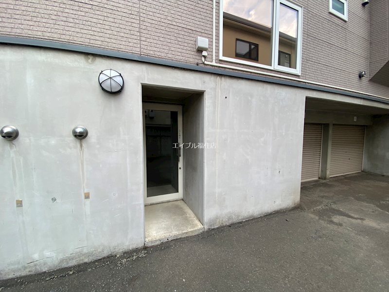 カーメルハウス月寒SE エントランス