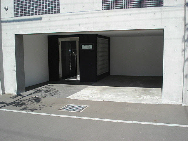 ブランノワール東区役所 駐車場