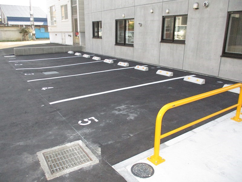 アルス新道東 駐車場
