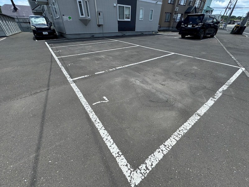 ウエストヒルズ壱番館 駐車場