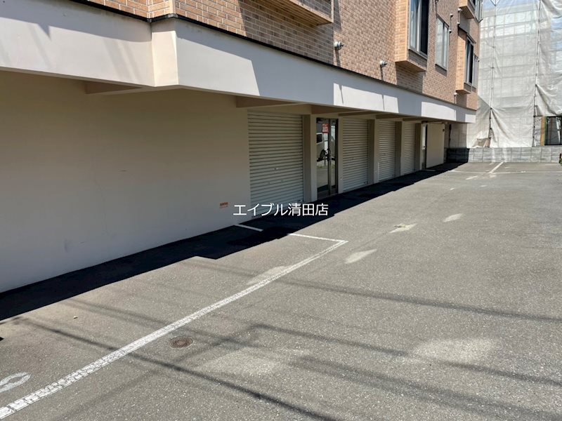 MKガーデン北野 駐車場