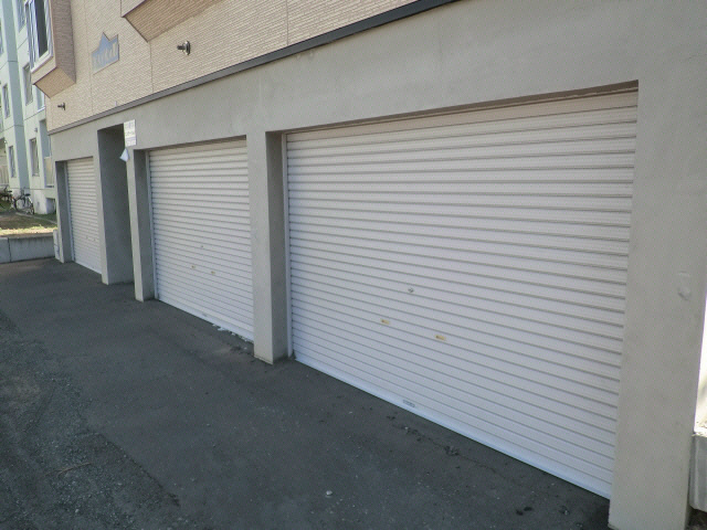 カステル元町 駐車場