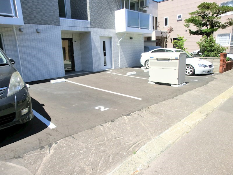 A　BOND月寒T・H 駐車場