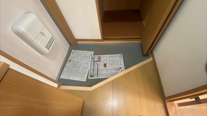 エルムスＢ 玄関