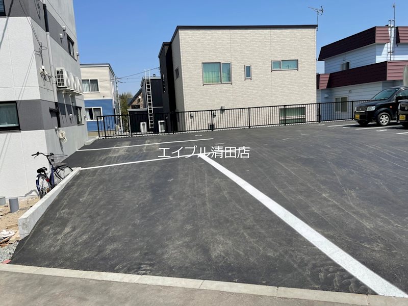 カームヒルズ 駐車場