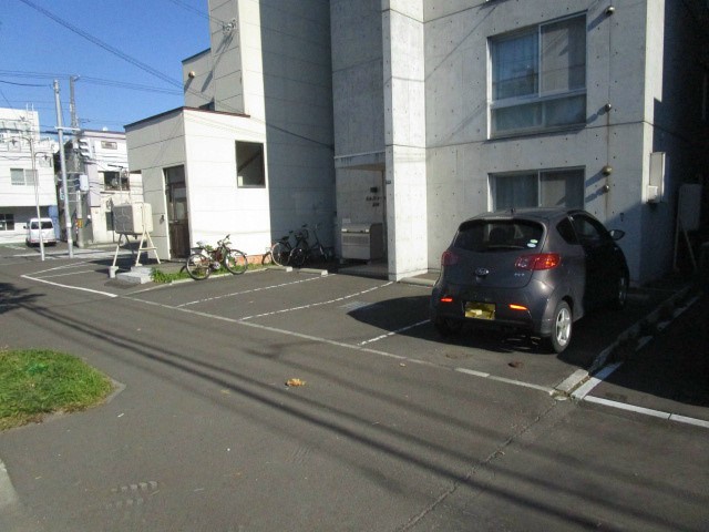 エムズコート元町 駐車場