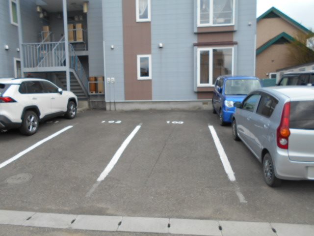 スターハイツＣ 駐車場