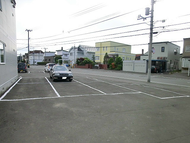 ウエストヒルズ弐番館 駐車場