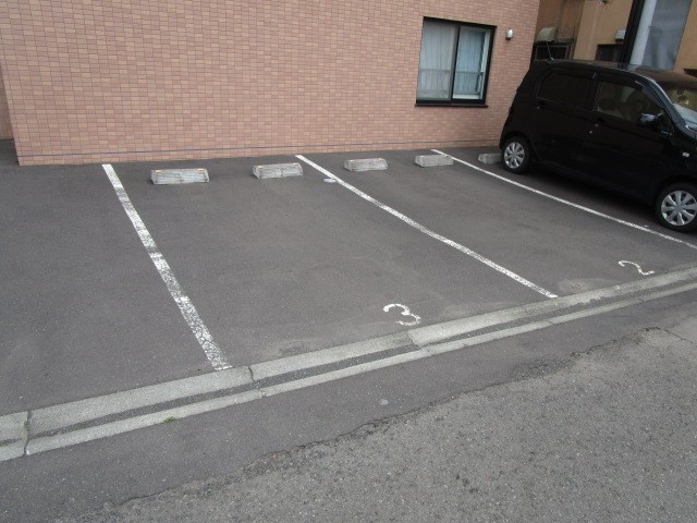 イーストパーク 駐車場