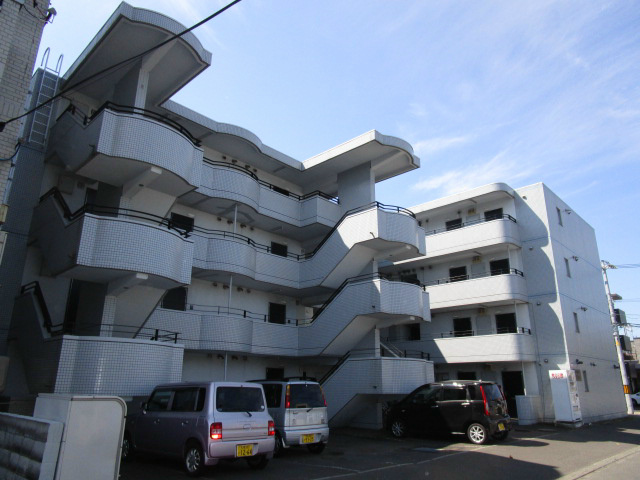 テラ元町 外観