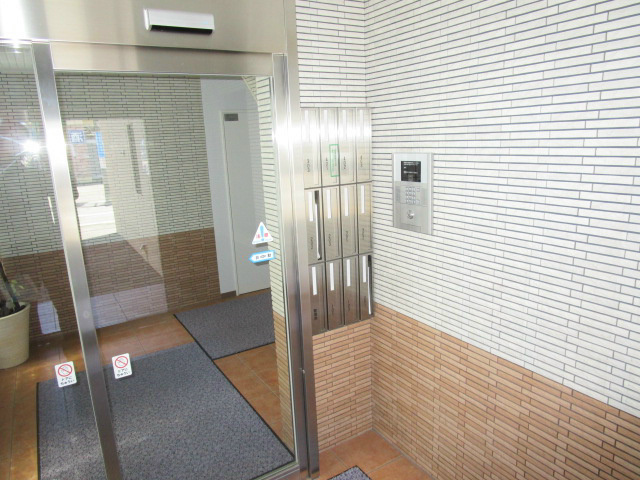 インクローバー元町 ロビー