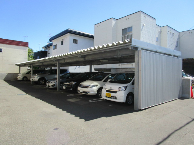 インクローバー元町 駐車場