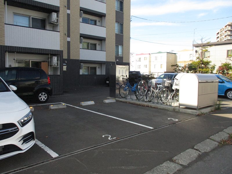 クレスト環状通東 駐車場