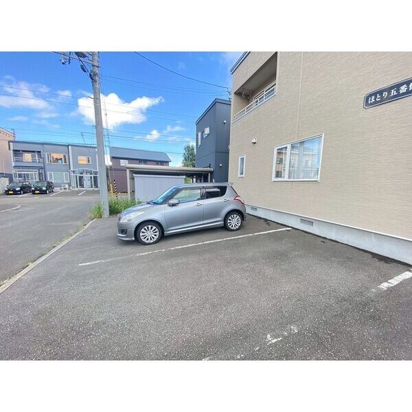 ほとり五番館 駐車場
