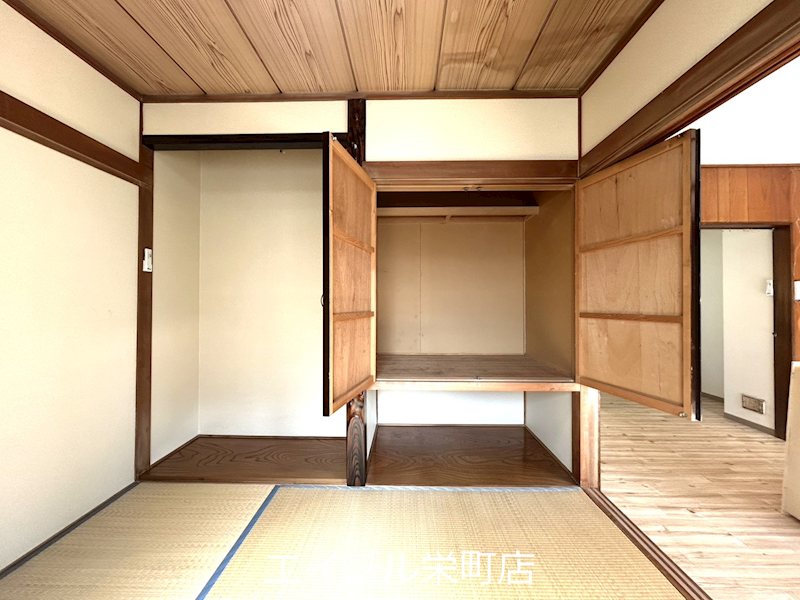 幌向南4条2丁目貸家 収納