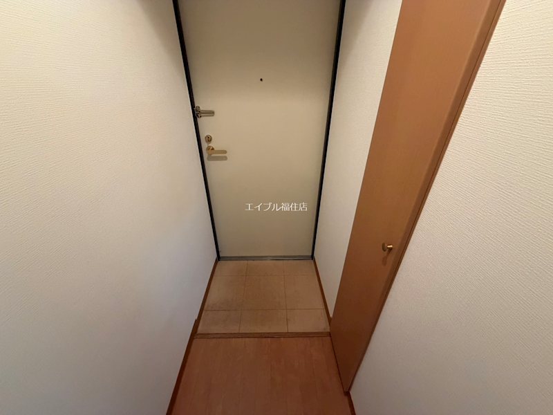アークガーデンシティＢ 玄関