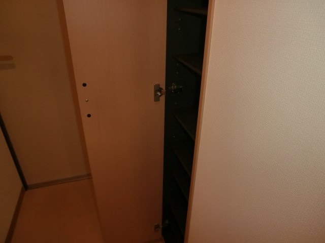 アークガーデンシティＢ 玄関
