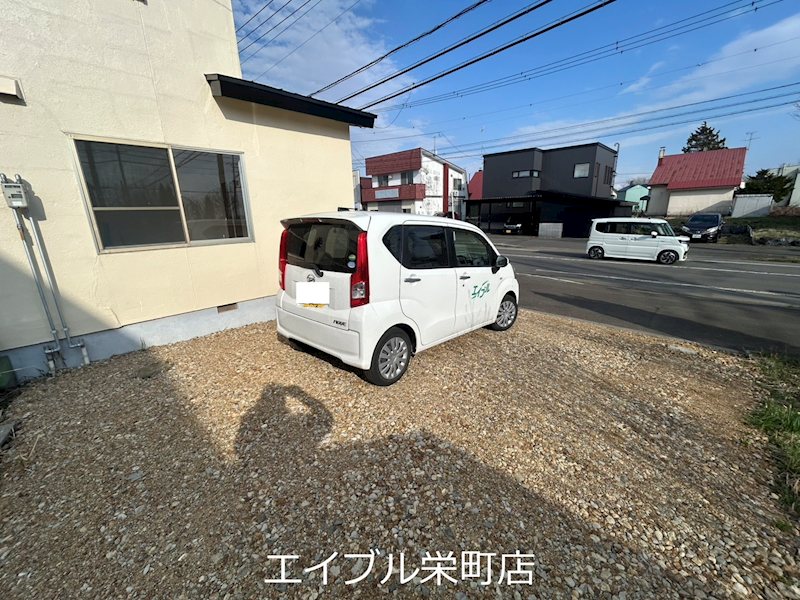 幌向南2条4丁目貸家 駐車場