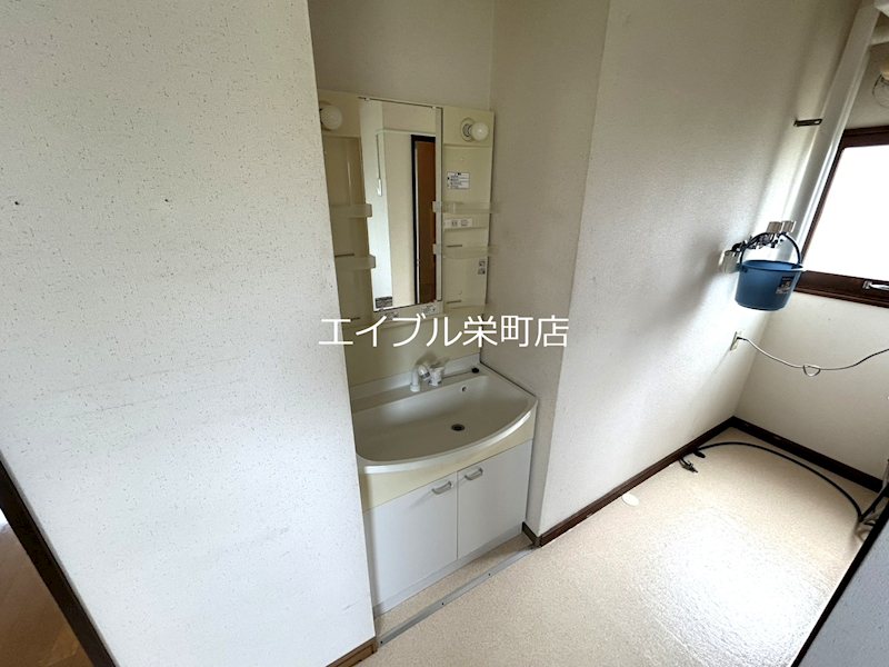 北本町東4丁目貸家 洗面所