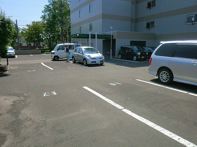 グリーンコート 駐車場