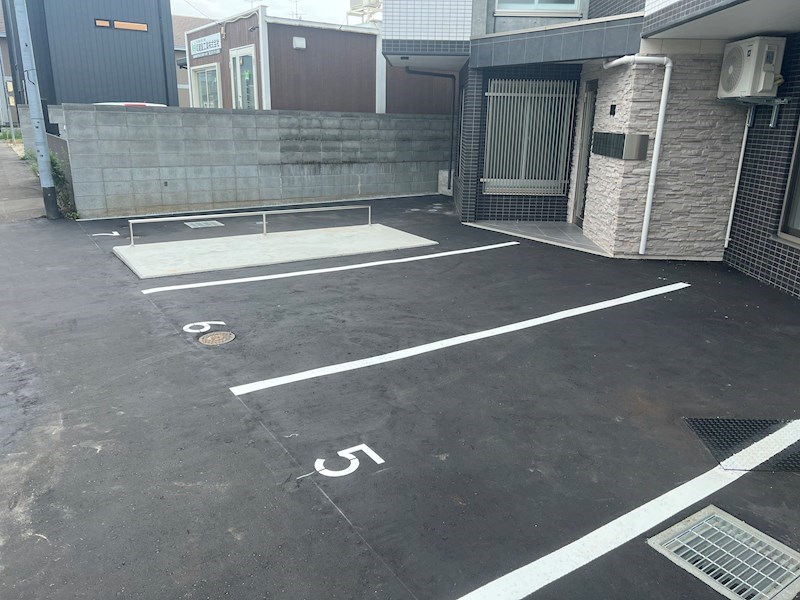 フランシーズ北10条 駐車場