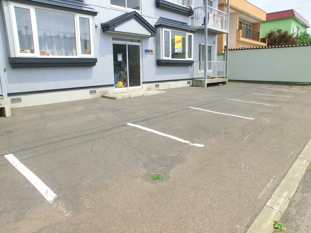 アベニューおちC 駐車場