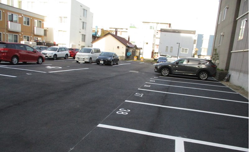アルファスクエア北15条 駐車場